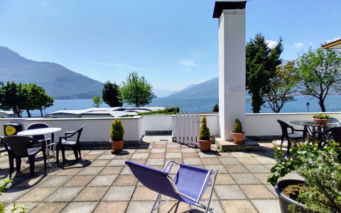 Domaso 642: Ciel, Plante, Meubles, Propriété, Table, Chaise, Bâtiment, La Nature, Pot De Fleur, Bleu Azur