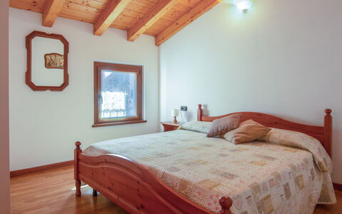 Domaso 644: Chambre, Lit, Meubles, Pièce, Propriété, Plafond, Cadre De Lit, Drap De Lit, Sol, Design Intérieur