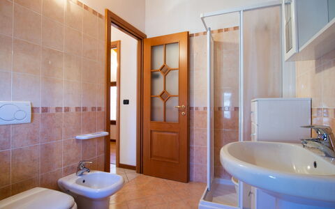 Domaso 644: Salle De Bains, Propriété, Pièce, Design Intérieur, Bâtiment, Sol, Tuile, Maison, Mur, Immobilier