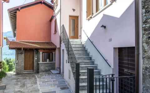 Domaso 644: Propriété, Bâtiment, Maison, Immobilier, Quartier, Domicile, Zone Résidentielle, Ville, Balustrade, Architecture