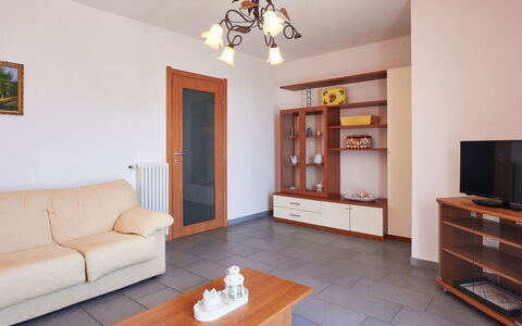 Domaso 645: Meubles, Table, Propriété, Cabinetry, Bois, Éclairage, Orange, Design Intérieur, Sol, Salon