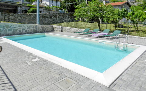 Azalea (Gla103): Piscine, Propriété, Loisir, Herbe, Rectangle, Tuile, Immobilier, Bâtiment, Maison, Composite