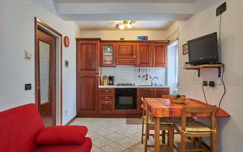 Gera Lario 690: Meubles, Propriété, Table, Cabinetry, Canapé, Bois, Chaise, Électroménager, Sol, Design Intérieur