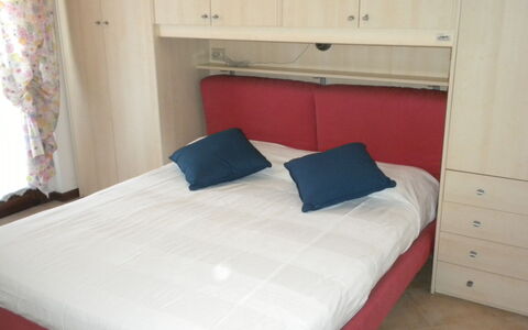 Lazise 716: Chambre, Lit, Meubles, Pièce, Propriété, Matelas, Cadre De Lit, Drap De Lit, Literie, Design Intérieur