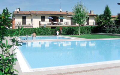 Sole del Garda 718.12: Plante, Bâtiment, Ciel, Fenêtre, Arbre, Lot Terre, Maison, Design Urbain, Zone Résidentielle, Immobilier