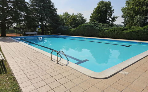 Le Tende: L'Eau, Ciel, Piscine, Plante, Bleu Azur, Arbre, Ombre, Rectangle, Mobilier De Jardin, Nuage