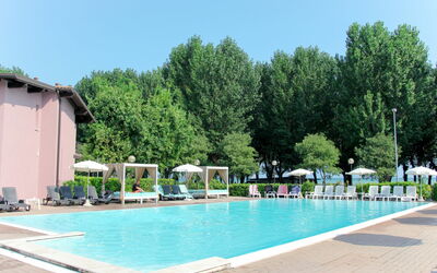 Sirmione 623: Piscine, Propriété, Loisir, Centre De Loisirs, Recours, Vacances, Ville Resort, Arbre, Bâtiment, Immobilier