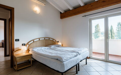 Salo' 606: Meubles, Design Intérieur, Lit, Bois, Plafond, Chambre, Sol, Sol, Pièce, Literie