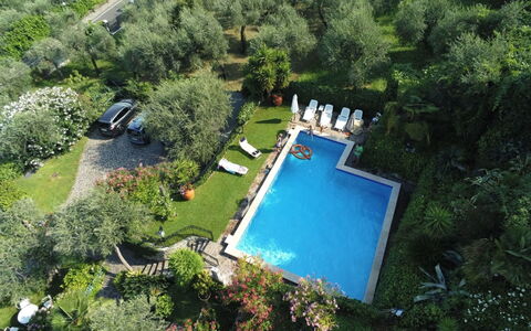 Brenzone 653: L'Eau, Ressources En Eau, Plante, Propriété, Piscine, Bâtiment, Paysage Naturel, Végétation, Arbre, Loisir
