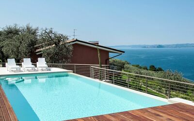 Torri del Benaco 639: Piscine, Propriété, Maison, Bleu Azur, Immobilier, Plate-Forme, Bâtiment, Vacances, Toit, Domicile