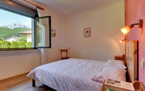 Lago di Caldonazzo 608: Chambre, Lit, Meubles, Pièce, Propriété, Drap De Lit, Cadre De Lit, Sol, Literie, Design Intérieur