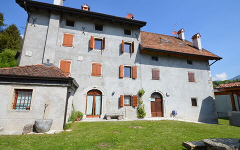 Raveo 603: Ciel, Bâtiment, Plante, Fenêtre, Lot Terre, Maison, Herbe, Arbre, Immobilier, Façade