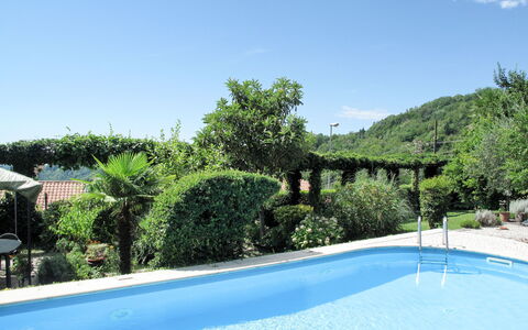 Anduins 601: L'Eau, Plante, Ciel, Piscine, Nuage, Bleu Azur, Bâtiment, Arbre, Ombre, Paysage Naturel