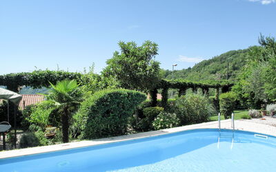 Anduins 601: L'Eau, Plante, Ciel, Piscine, Nuage, Bleu Azur, Bâtiment, Arbre, Ombre, Paysage Naturel
