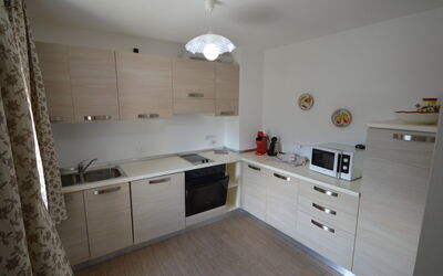 Casa Rasat 622.2: Cabinetry, Comptoir, Meubles, Bâtiment, Tiroir, Cuisinière, Cuisine, Bois, Appareil De Cuisine, Design Intérieur