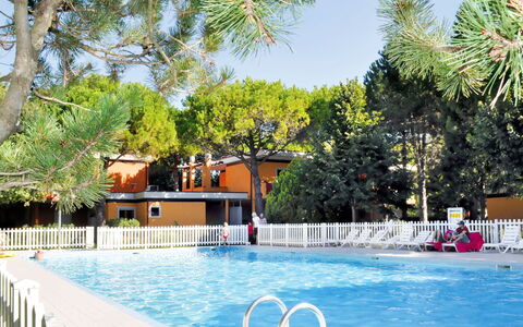 Bibione 629: Piscine, Propriété, Loisir, Recours, Immobilier, Bâtiment, Centre De Loisirs, Vacances, Maison, Arbre
