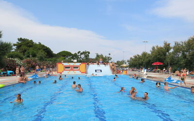 Caorle 659: L'Eau, Ciel, Nuage, Piscine, Bleu Azur, Loisirs De Plein Air, Arbre, Loisir, Aqua, Des Loisirs