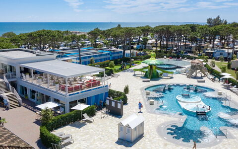 Cavallino 651: L'Eau, Ciel, Nuage, Bleu Azur, Bâtiment, Architecture, Piscine, Design Urbain, Loisir, Ombre