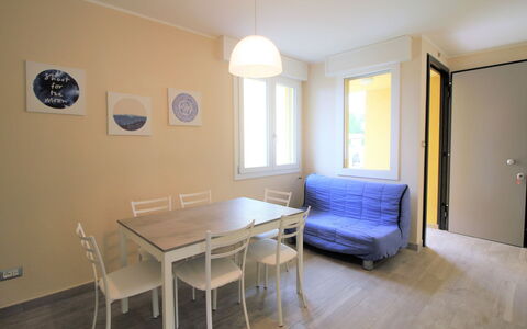 Rosolina Mare 609: Table, Bâtiment, Meubles, Fenêtre, Bleu Azur, Canapé, Chaise, Bois, Maison, Design Intérieur