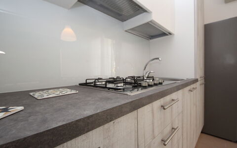 Rosolina Mare 648: Cabinetry, Robinet, Bâtiment, Évier, Comptoir, Bois, Evier, Design Intérieur, Cuisine, Cuisinière
