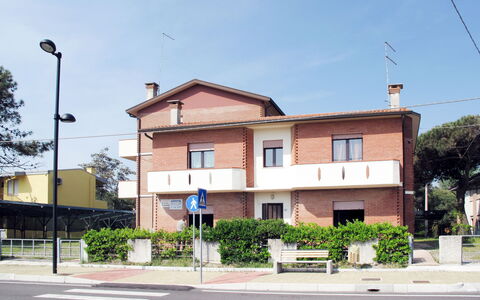 Rosolina Mare 649: Plante, Bâtiment, Ciel, Nuage, Fenêtre, Maison, Arbre, Porte, Lot Terre, Ombre