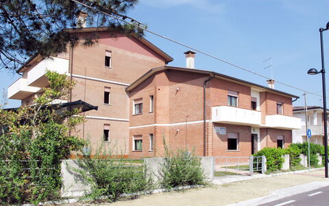 Rosolina Mare 649: Fenêtre, Zone Résidentielle, Quartier, Maison, Domicile, Établissements Humains, Appartement, Banlieue, Allée, Balcon