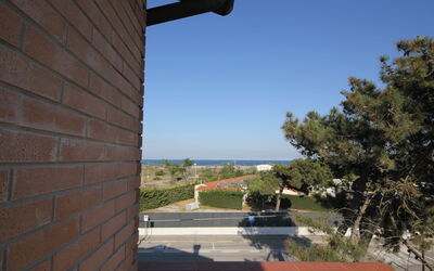 Casa Jolanda 649.7: L'Eau, Plante, Ciel, Bâtiment, Bleu Azur, Maison, Piscine, Arbre, Rectangle, Fenêtre