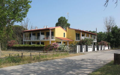 Lido di Volano 603: Bleu, Piscine, Recours, Mobilier De Jardin, Eco Hôtel, Ombre, Chaise, Hôtel, Ville Resort, Plante D'Appartement