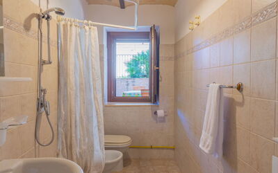 Borgo Agrituristico Il Pino 606.2: Robinet, Luminaire Plomberie, Propriété, Évier, Salle De Bains, Lavabo, Violet, Éclairage, Bois, Design Intérieur