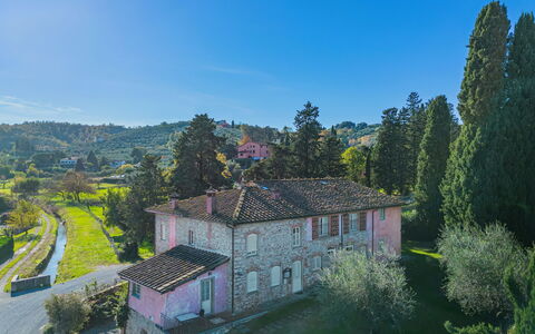 Lucca 657: Ciel, Plante, Propriété, Bâtiment, Fenêtre, Arbre, Paysage Naturel, Lot Terre, Paysage, Zone Rurale