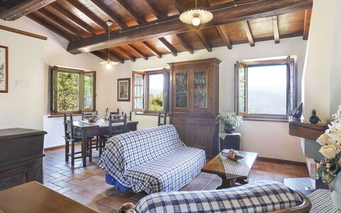 Castelnuovo di Garfagnana 640: Pièce, Propriété, Plafond, Meubles, Bâtiment, Design Intérieur, Faisceau, Salon, Domicile, Maison