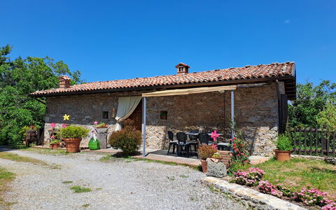 Castelnuovo di Garfagnana 640: Plante, Ciel, Bâtiment, Fenêtre, Maison, Lot Terre, Chalet, Quartier, Zone Résidentielle, Paysage