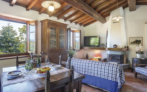 Castelnuovo di Garfagnana 640: Propriété, Pièce, Bâtiment, Meubles, Plafond, Design Intérieur, Maison, Faisceau, Domicile, Immobilier