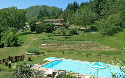Castelnuovo di Garfagnana 640: Propriété, Station De Montagne, Paysage Naturel, Piscine, Réserve Naturelle, Zone Rurale, Maison, Paysage, Loisir, Architecture