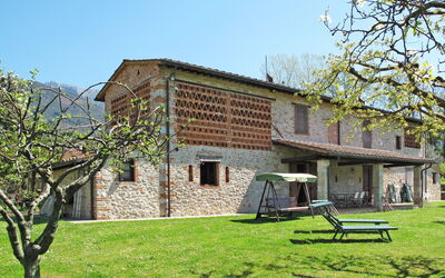Camaiore 680: Plante, Ciel, Bâtiment, Propriété, Arbre, Lot Terre, Fenêtre, Herbe, Biome, Paysage Naturel