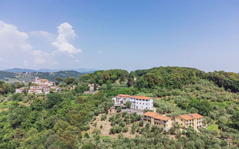 Chiatri 609: Ciel, Nuage, Communauté Des Plantes, Écorégion, Plante, Bleu Azur, Paysage Naturel, Arbre, Montagne, Maison