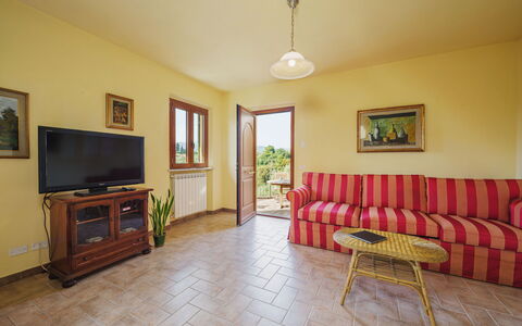 Chiatri 609: Propriété, Meubles, Cadre, Plante D'Appartement, Bois, Salon, Cabinetry, Plante, Sol, Chaise
