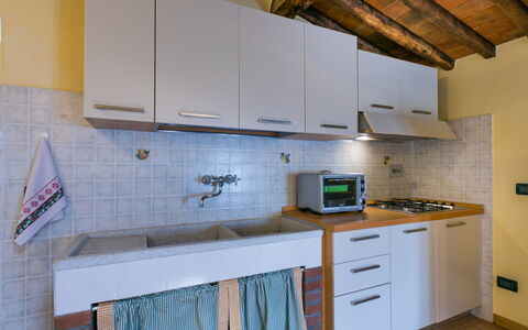 Pescia 629: Comptoir, Cabinetry, Propriété, Meubles, Bâtiment, Evier, Blanc, Cuisine, Cuisinière, Appareil De Cuisine