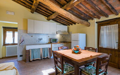 Poggetto Pellegrini 629.1: Propriété, Meubles, Table, Fenêtre, Bleu Azur, Bois, Cabinetry, Bâtiment, Design Intérieur, Salon