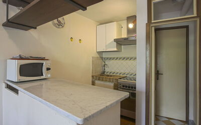 Borgo della Limonaia 615.1: Comptoir, Cabinetry, Appareil De Cuisine, Cuisinière, Électroménager, Gaz Poele, Cuisine, Capot D'Echappement, Bois, Éclairage