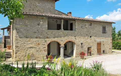 Panzano 604: Ciel, Bâtiment, Plante, Fenêtre, Propriété, Nuage, Maison, Fleur, Lot Terre, Végétation