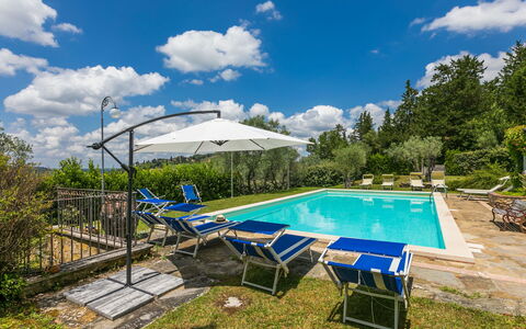Panzano 604: Nuage, L'Eau, Ciel, Piscine, Ombre, Plante, Arbre, Mobilier De Jardin, Balancelle, Chaise