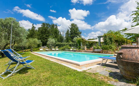 Panzano 604: Ciel, Nuage, Plante, L'Eau, Piscine, Arbre, Mobilier De Jardin, Ombre, Rectangle, Loisir