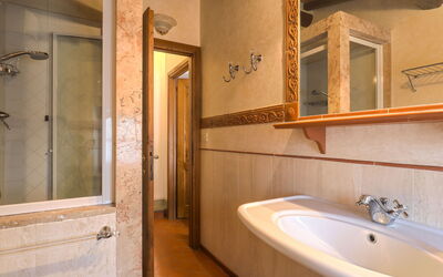 Reggine 604.2: Propriété, Miroir, Luminaire Plomberie, Robinet, Évier, Salle De Bains, Bois, Baignoire, Design Intérieur, Architecture