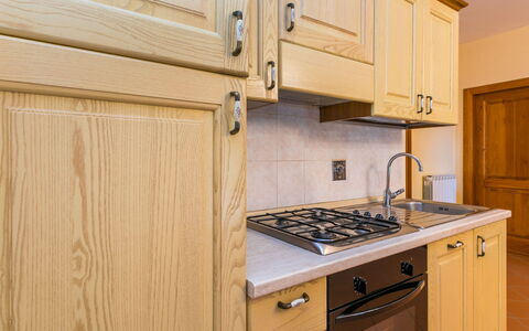 Bucine 610: Cabinetry, Bâtiment, Comptoir, Propriété, Appareil De Cuisine, Cuisine, Cuisinière, Tiroir, Bois, Cooktop