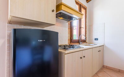 Girasole 626.3: Cabinetry, Propriété, Bâtiment, Meubles, Comptoir, Appareil De Cuisine, Cuisine, Bois, Maison, Sol