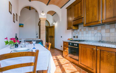 Villa Caggio 647.1: Meubles, Cabinetry, Propriété, Comptoir, Bâtiment, Chaise, Cuisine, Bois, Architecture, Table