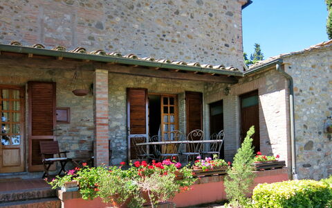 Orciatico 636: Plante, Fleur, Propriété, Fenêtre, Bâtiment, Botanique, Architecture, Ciel, Pot De Fleur, Chalet