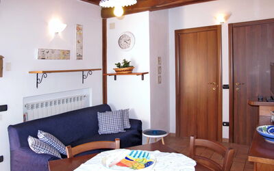 Rosa (Cet311) 652.2: Pièce, Meubles, Design Intérieur, Propriété, Salon, Bâtiment, Plafond, Maison, Mur, Table