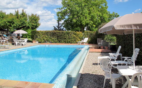 Castellina in Chianti 618: L'Eau, Plante, Nuage, Meubles, Ciel, Piscine, Chaise, Ombre, Arbre, Mobilier De Jardin